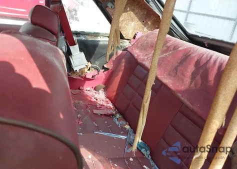 1982 Mercury Capri z USA, uszkodzony, nr VIN 1MEBP67B4CF630747